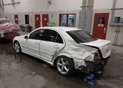 2005 Mercedes-Benz C 230 Kompressor Sport из США, поврежденный, VIN WDBRF40J25F710543